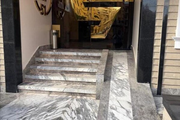 تفاصيل الفندق من الخارج