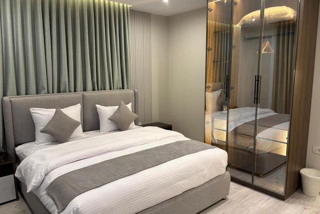 WiFi, bed sheets