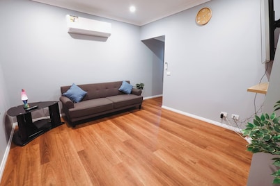 Cozy Family Home in Long Gully, Perfect for Relaxation
