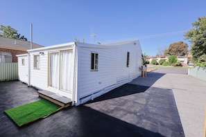 House, 3 Bedrooms | Exterior - Cozy Family Home in Long Gully, Perfect for Relaxation (Bendigo)