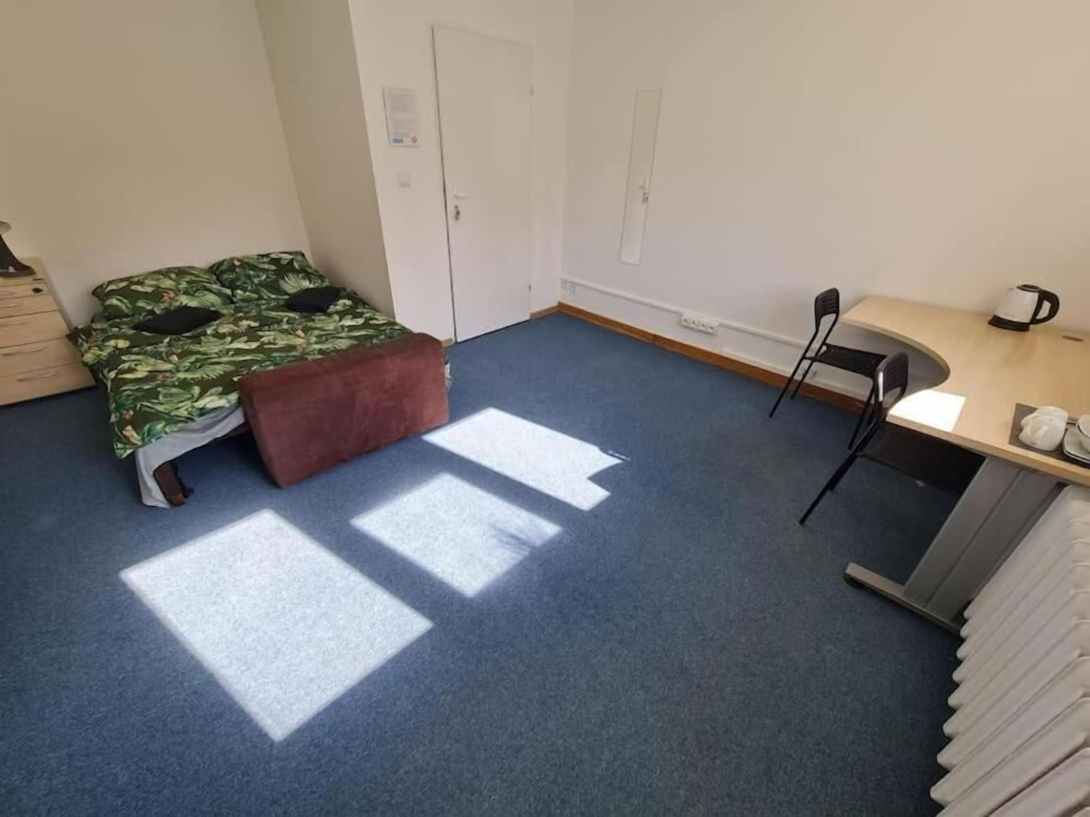 Iron/ironing board, free WiFi