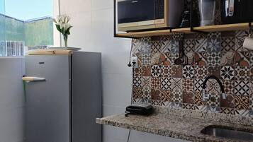 Mikroaaltouuni, uuni, liesi