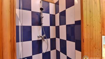 Bruser, hårtørrer, håndklæder