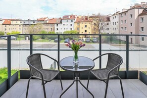 Outdoor dining - Browar Gdański 36 | Superior Studio | Balcony (Gdańsk)