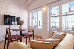 Superior Studio, City View | Living area - Bainharia 82 by LovelyStay (Porto)