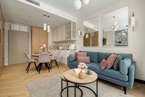 TV - Elegant Studio in the Center | Air Conditioning | Balcony (Wrocław)
