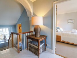 4 bedrooms, individually decorated, individually furnished, free WiFi