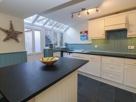 Dishwasher, cookware/dishes/utensils