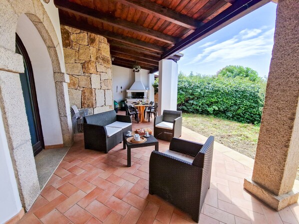 تناول الطعام بالخارج