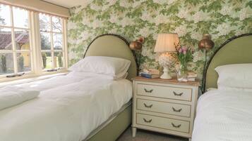 3 dormitoris, decoració individual i mobiliari individual