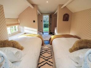 3 bedrooms, individually decorated, individually furnished, free WiFi - Holly Cottage (York)