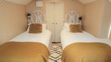 3 dormitoris, decoració individual i mobiliari individual