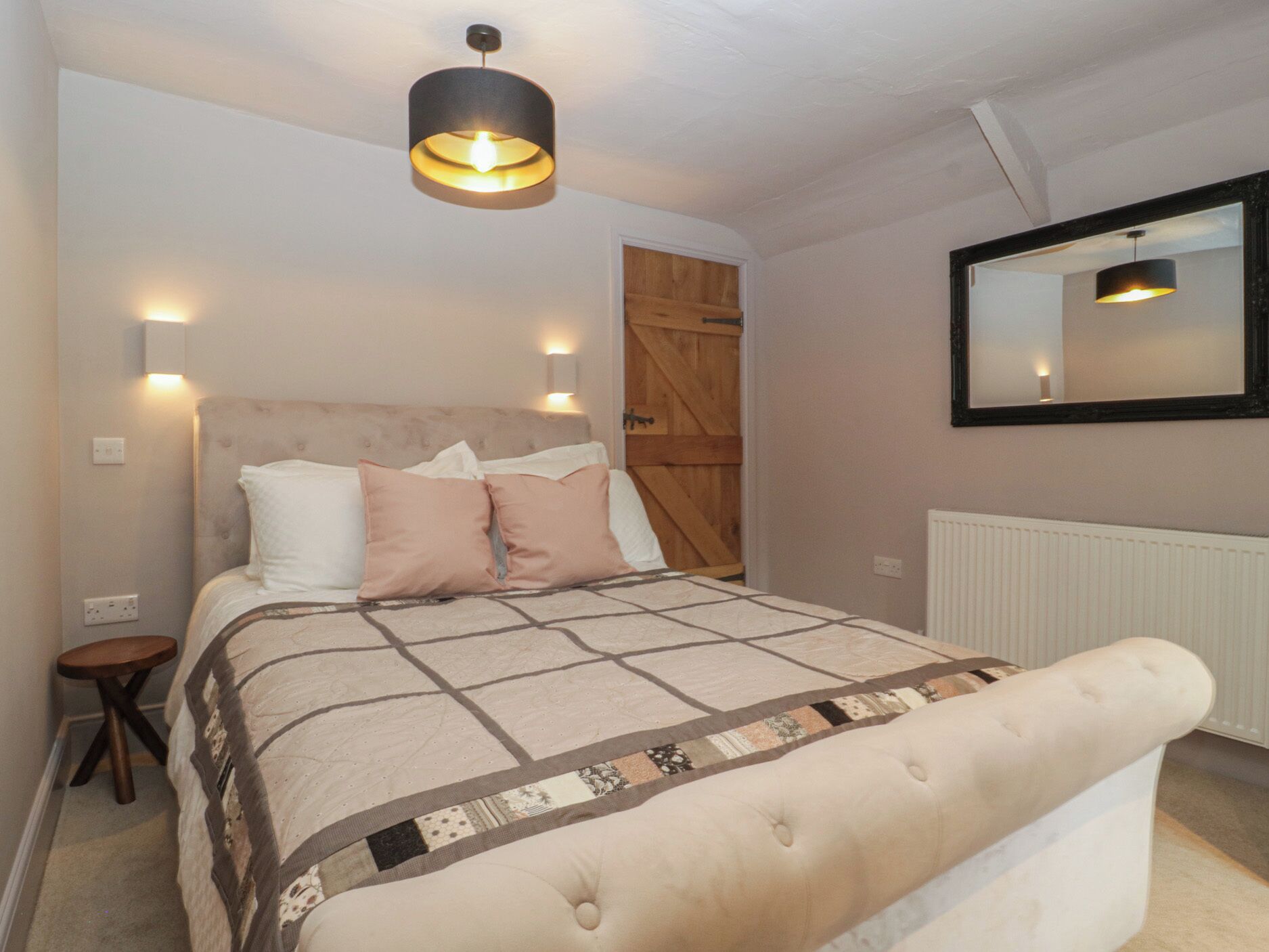 3 dormitoris, decoració individual i mobiliari individual 