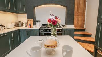 Dishwasher, cookware/dishes/utensils