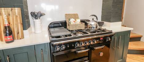 Dishwasher, cookware/dishes/utensils