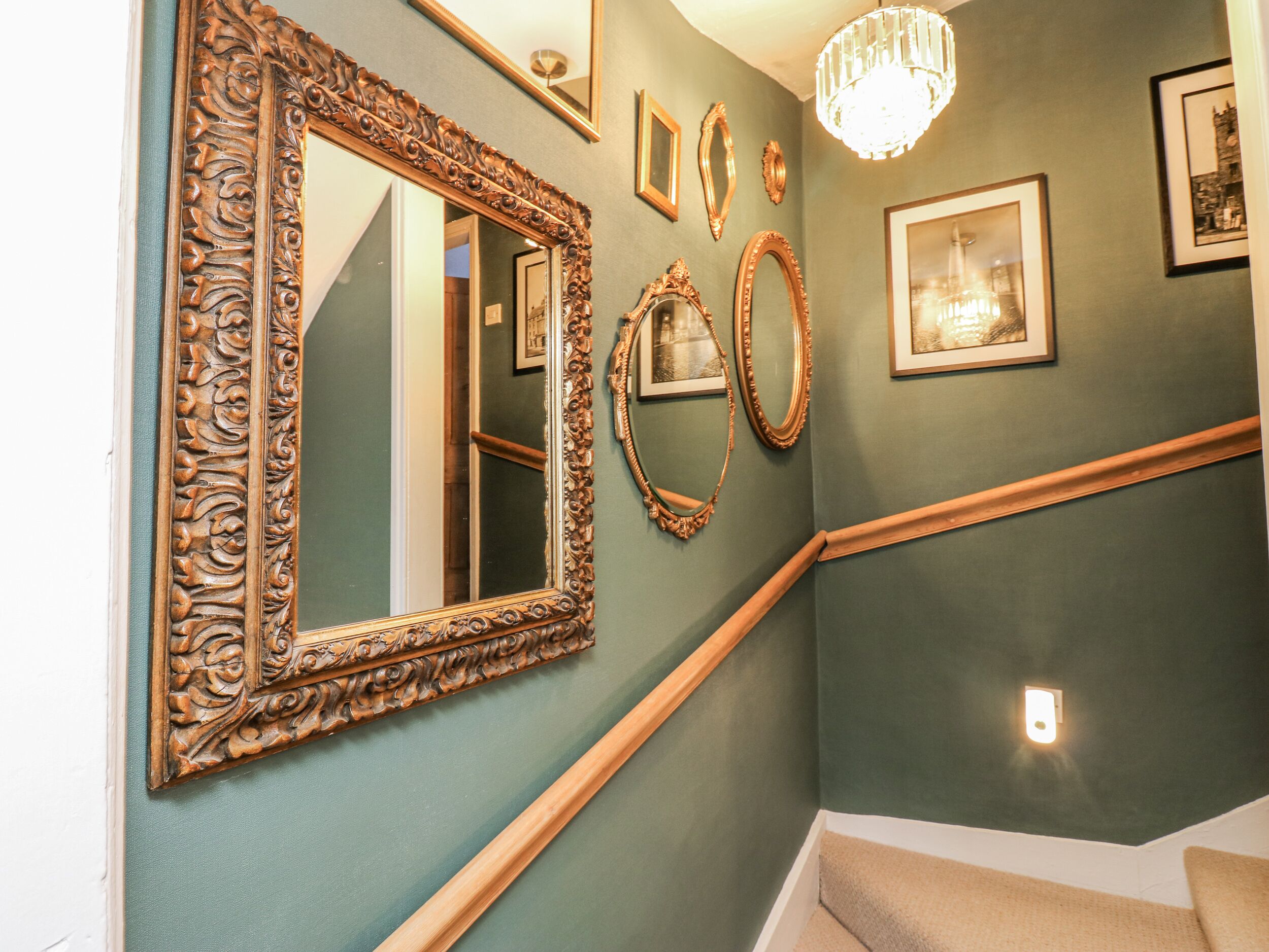 المنشأة من الداخل