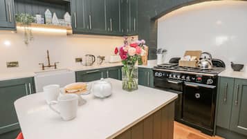 Máy rửa bát, dụng cụ nấu nướng/bát dĩa/dao nĩa