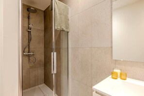 Room, 1 Bedroom, Accessible, City View | Bathroom - Room-stay at Brussels Studio Apartment (Brussels)