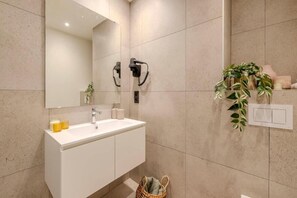 Room, 1 Bedroom, Accessible, City View | Bathroom - Room-stay at Brussels Studio Apartment (Brussels)