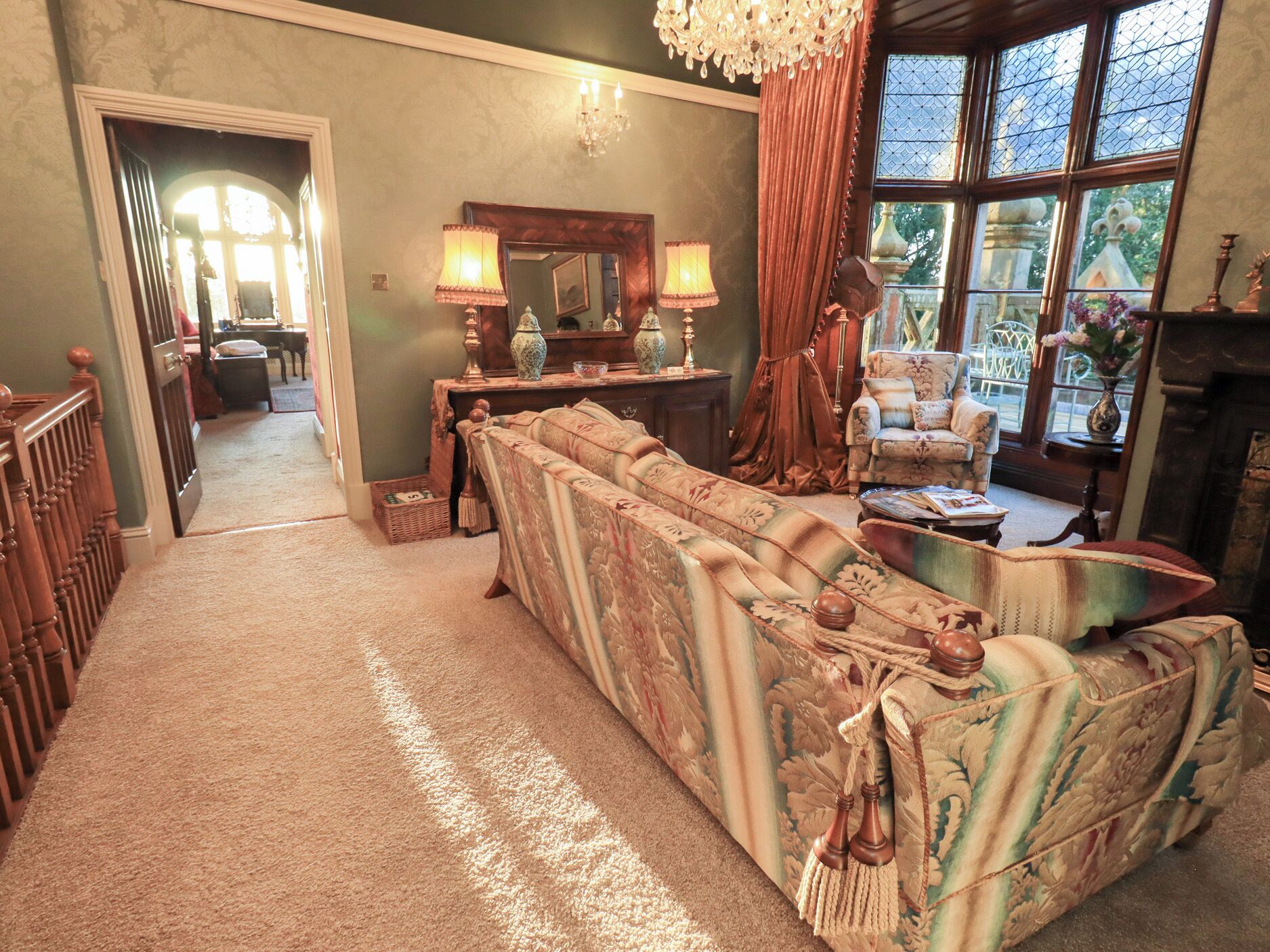 المنشأة من الداخل