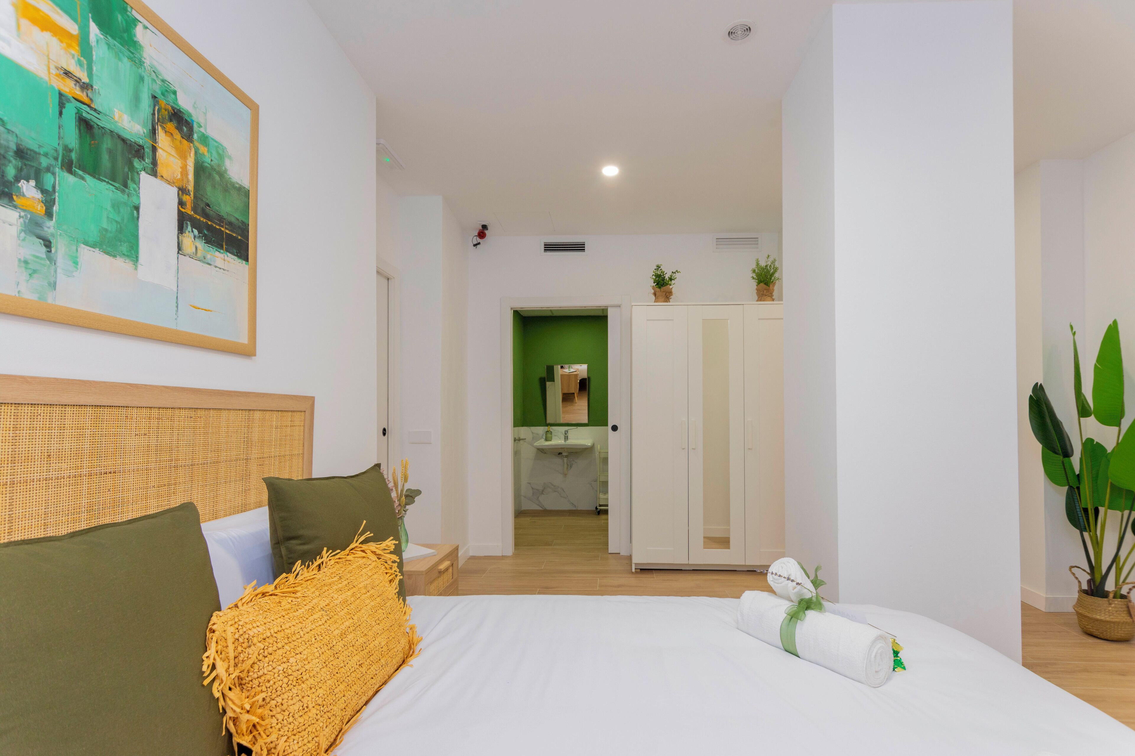 2 chambres, fer et planche à repasser, Wi-Fi, draps fournis