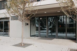 Vista frontal de la propiedad