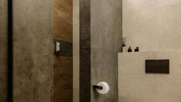 Studio Suite | Bathroom