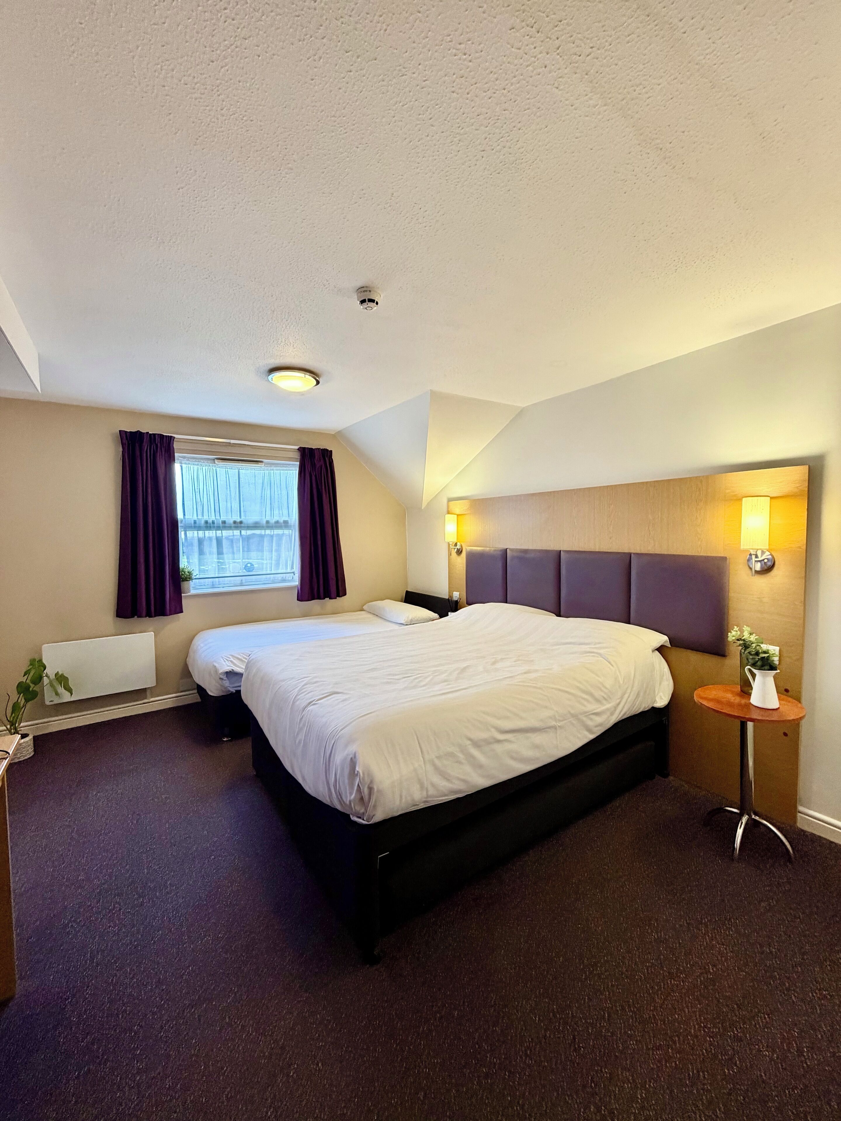 Premier Twin Room | Desk, laptop workspace, iron/ironing board, free WiFi