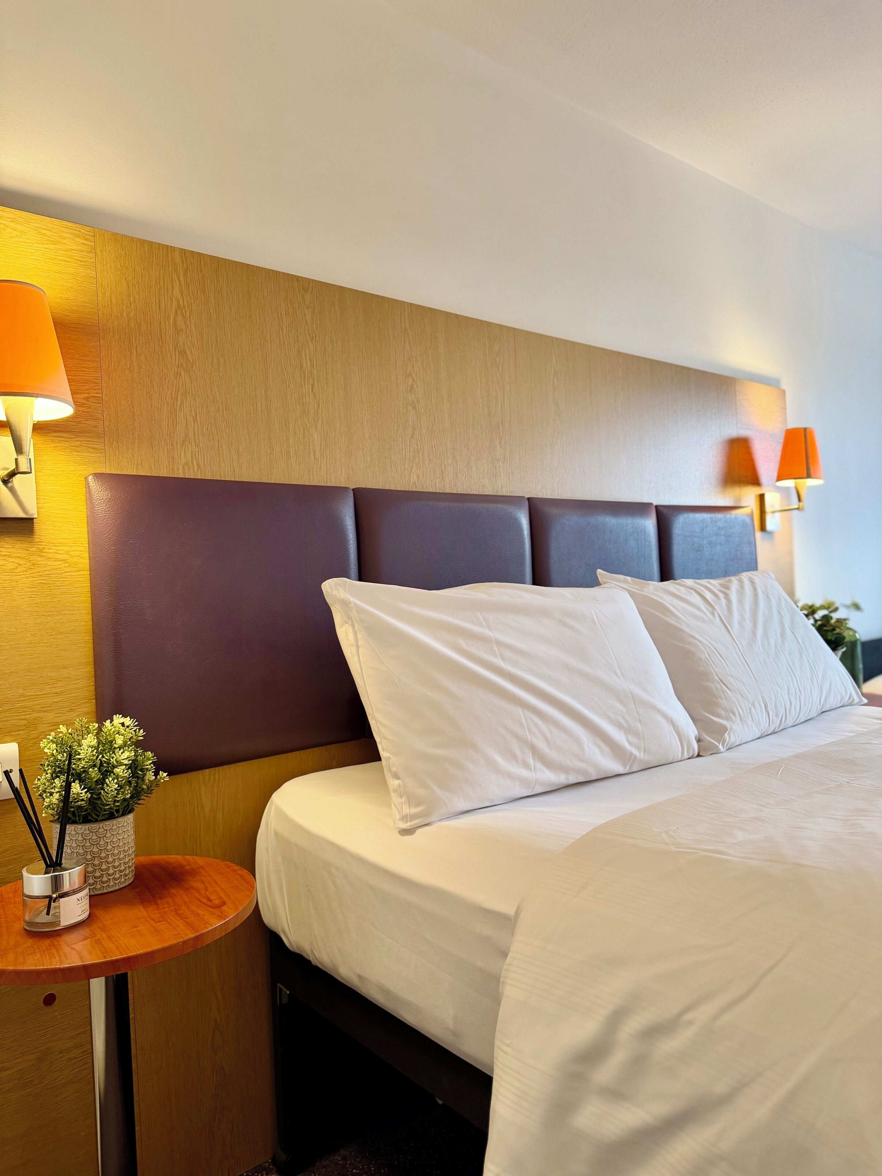 Desk, laptop workspace, iron/ironing board, free WiFi