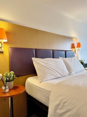 Desk, laptop workspace, iron/ironing board, free WiFi. Premier Nights Standish
