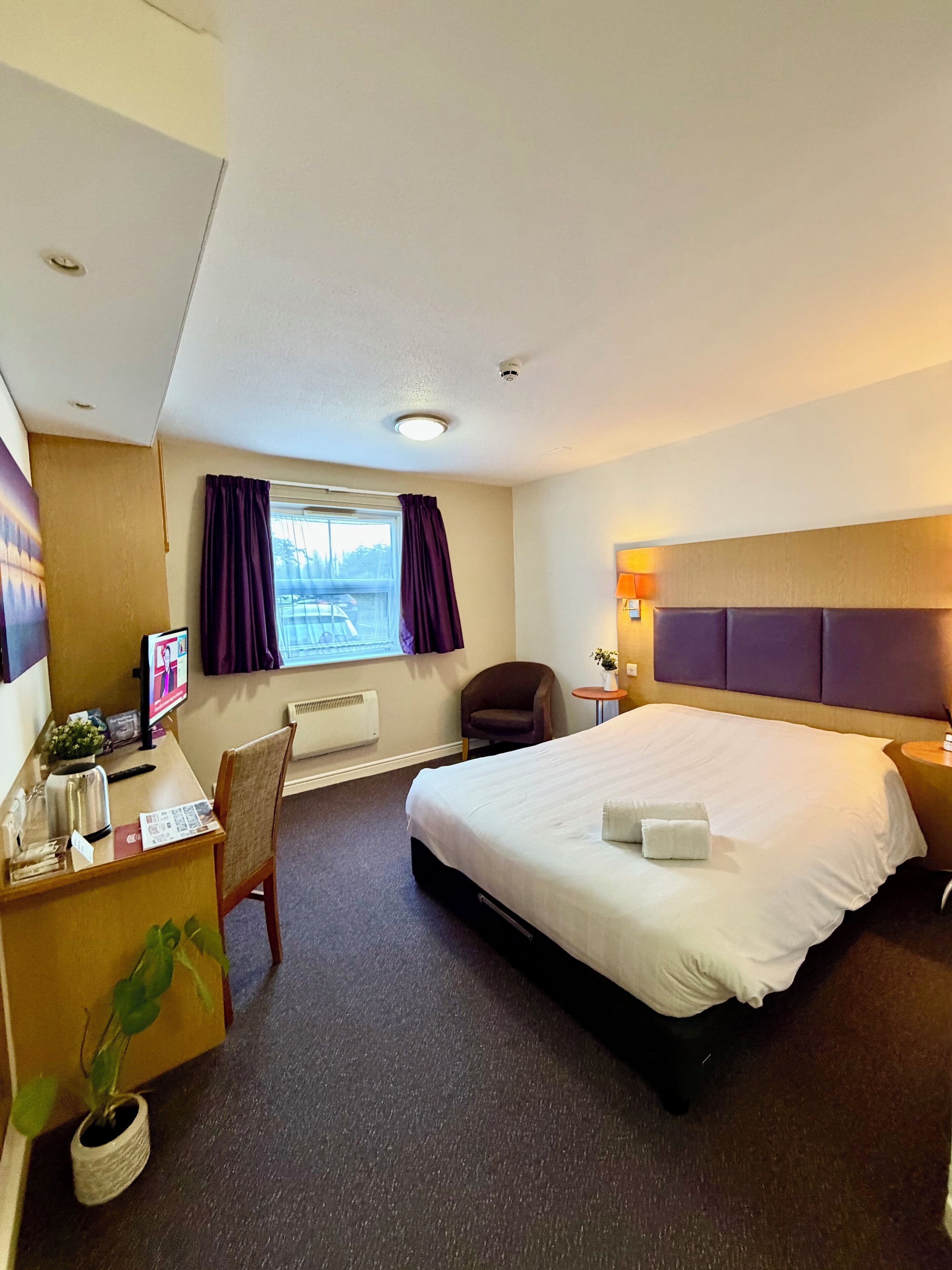 Premier Double Room | Desk, laptop workspace, iron/ironing board, free WiFi