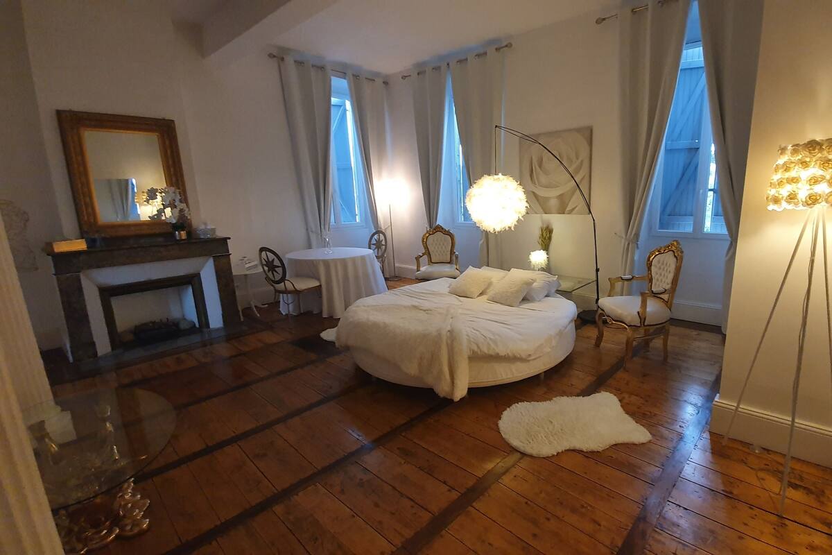 Royal Triple Room | Laptop workspace, iron/ironing board, free WiFi