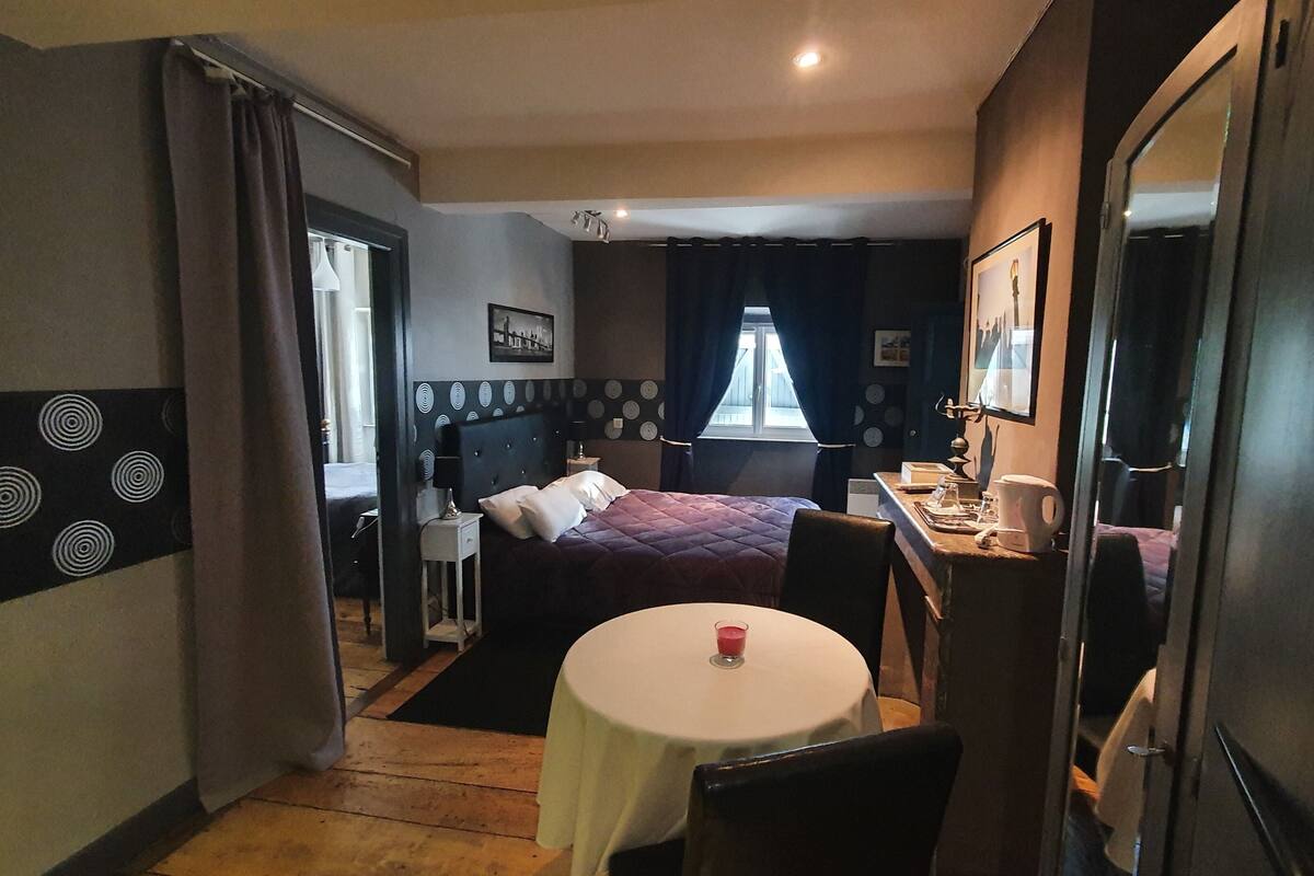 Comfort Studio | Laptop workspace, iron/ironing board, free WiFi