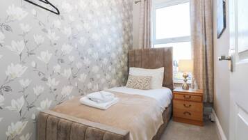 Casa de campo | 5 dormitorios, decoración individual, mobiliario individual