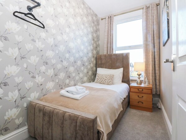 Cottage | 5 bedrooms, individually decorated, individually furnished, free WiFi - Canning Lodge (Colwyn Bay)