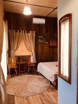 Deluxe Double Room, Garden View | Free WiFi - Ba Danh Homestay (Ben Tre)