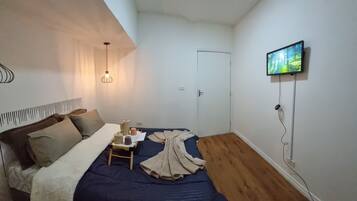 Ferros/tábuas de passar roupa, acesso à internet, roupa de cama