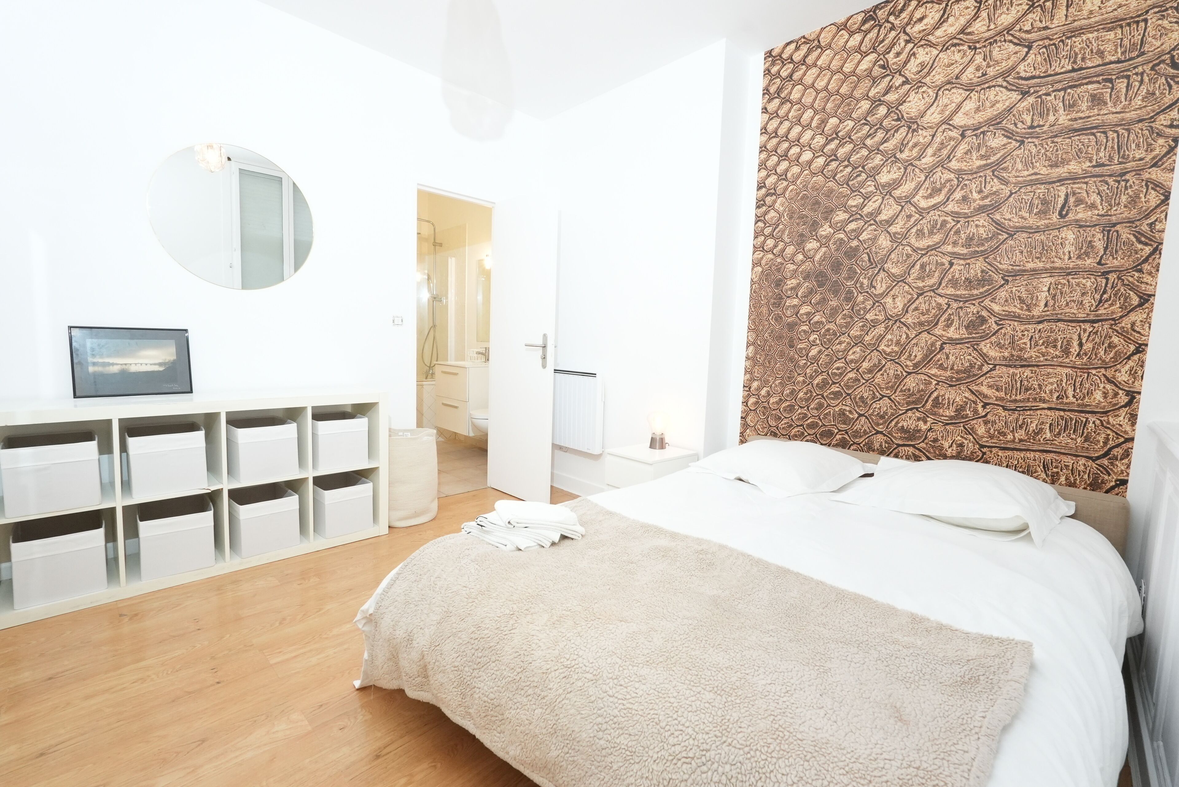 Iron/ironing board, WiFi, bed sheets