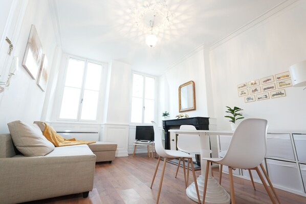 Living area - L'écrin lebrun - Hypercentre bordeaux - Quiet and peaceful (Bordeaux)