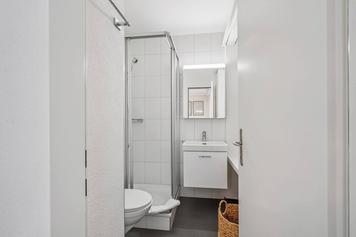 Sèche-cheveux, serviettes fournies