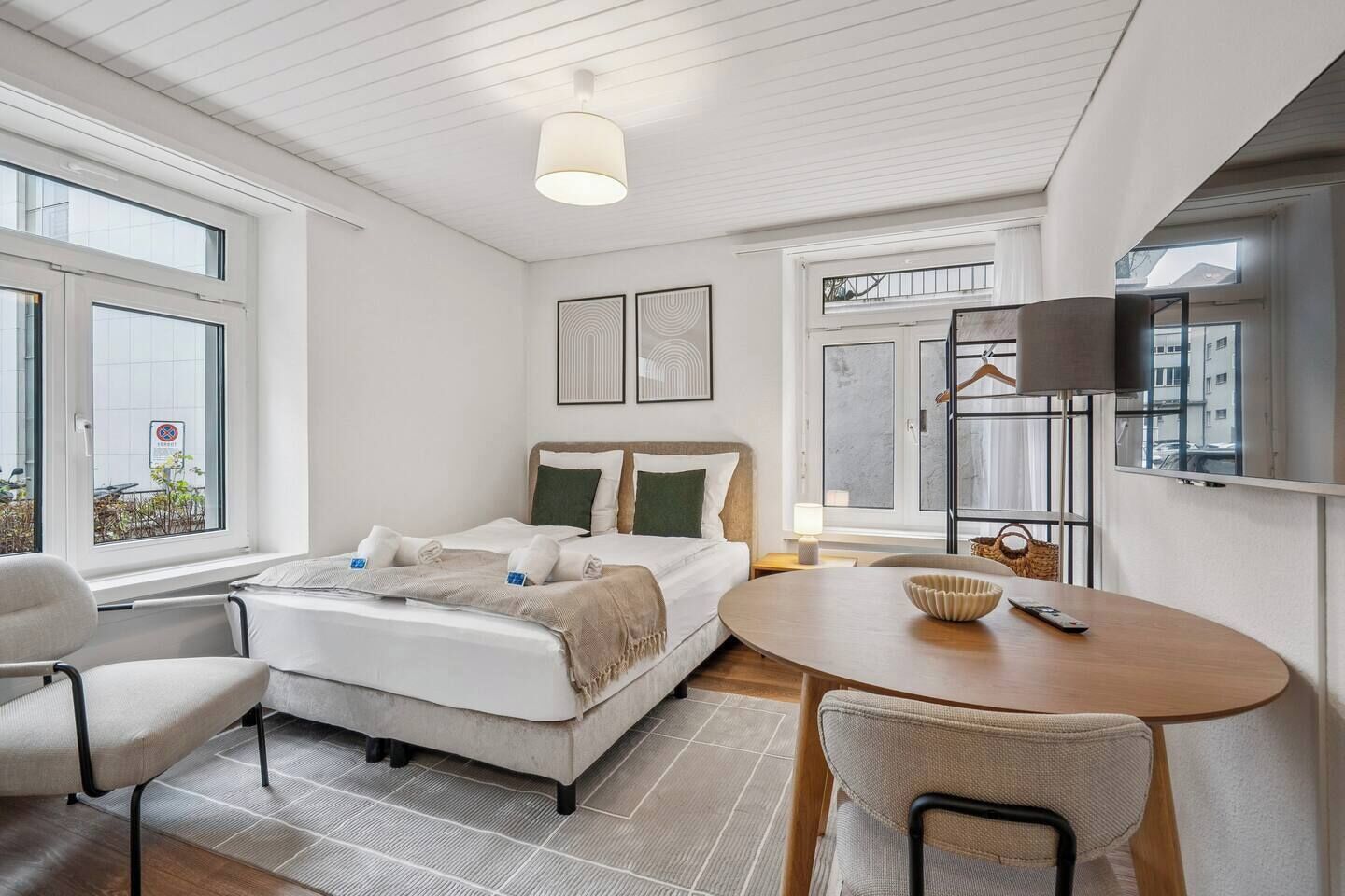 Escrivaninha, ferros/tábuas de passar roupa, Wi-Fi, roupa de cama