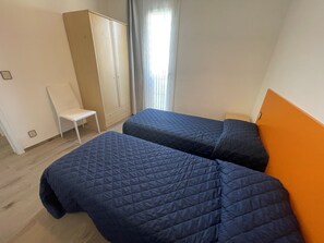 4 bedrooms - Sunny Family Apartment Steps From the Beach (San Michele al Tagliamento)