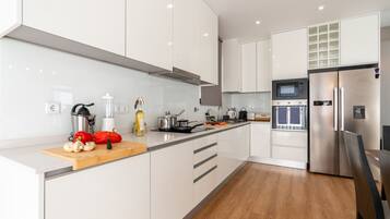 KylskÄp, mikrovÄgsugn, ugn och spishÀll