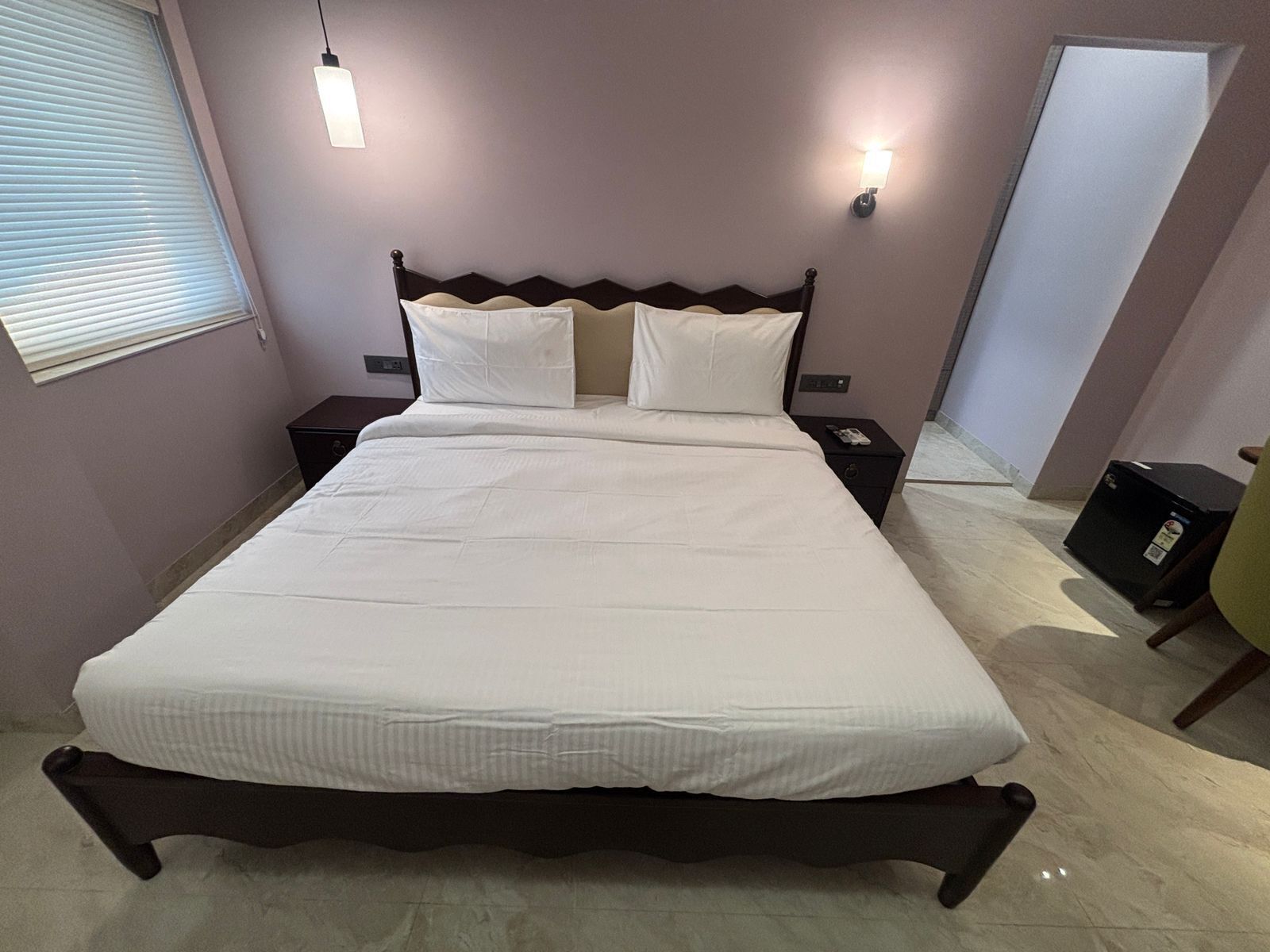 Desk, laptop workspace, free WiFi