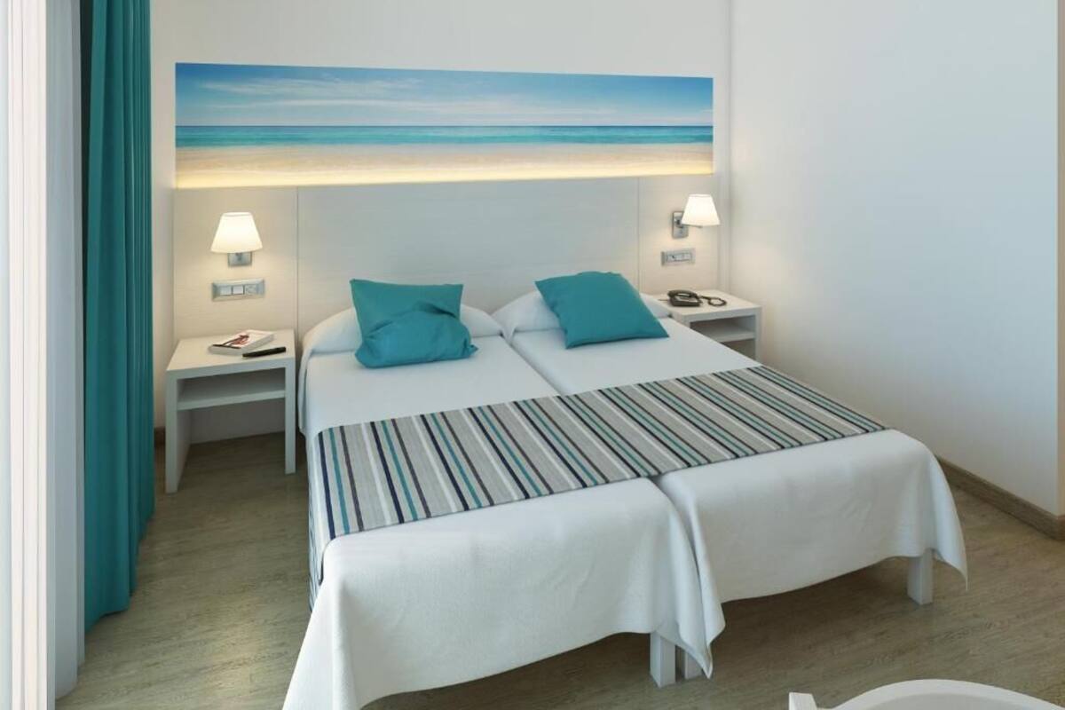 Escritorio, espacio para trabajar con laptop y wifi gratis