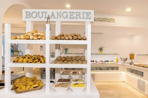 Free daily buffet breakfast - Hotel Playas de Paguera (Calvia)