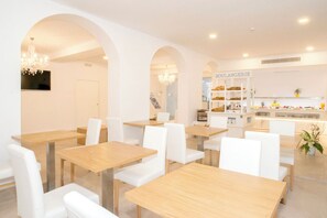 Bao gồm bữa sáng buffet hàng ngày 
