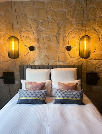 Laptop workspace, free WiFi