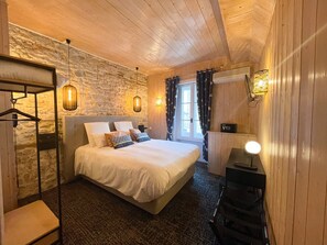 Laptop workspace, free WiFi