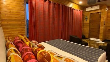 Royal Suite, Pool View | Free WiFi